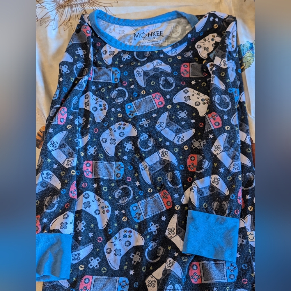 Sold!Bamboo Blue Video Game Print Kids Pajamas/ 5T - Picture 2 of 5